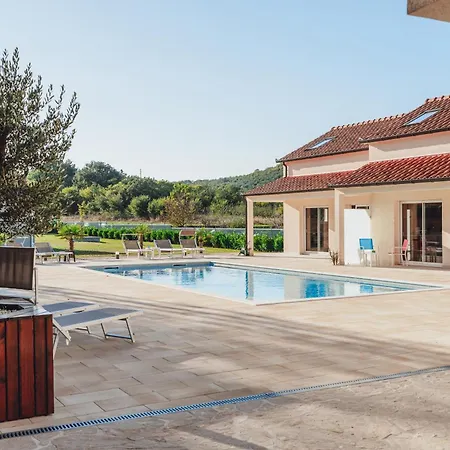 Luka Et Rafael Holiday home Dugopolje