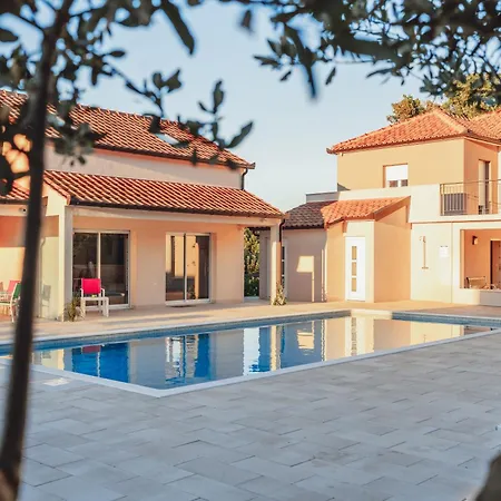 Holiday home Luka Et Rafael Dugopolje