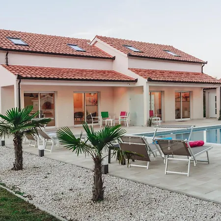 Holiday home Luka Et Rafael *