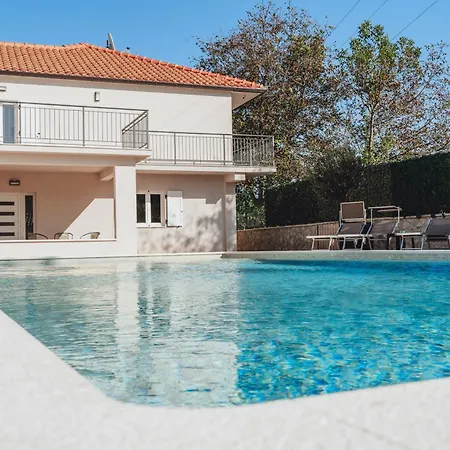 Holiday home Luka Et Rafael