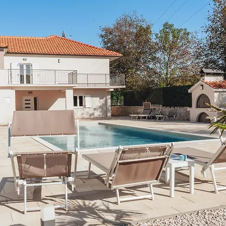 Holiday home Luka Et Rafael *